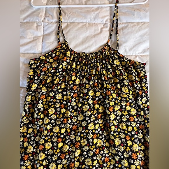 NWT Forever 21 floral print halter dress. Keyhole in front. Zipper closure. Med - Picture 2 of 9